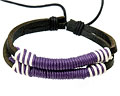 L�derarmband med lila och vita tr�dar.