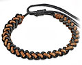 Armband i flätat läder. Varierbar längd.