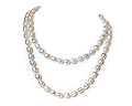 Mycket vackert p�rlhalsband gjort i risformade vita odlade s�tvattenp�rlor. P�rlstorlek ca 7x10 mm.