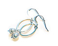 �rh�nge i silverf�rgad metall och s�tvattenp�rla. Silverkrok.