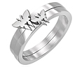 Ring i st�l p� n�tet. Ringen best�r av tv� stycken l�sa ringar som s�tts bredvid varandra.