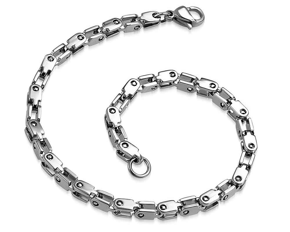 Armband i stål med länkar. Tjocklek cirka 4 mm.