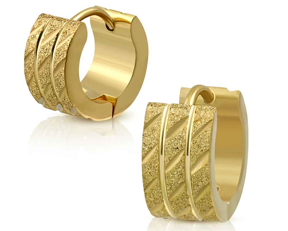 Stålörhängen guldfärgade. 14x7 mm.