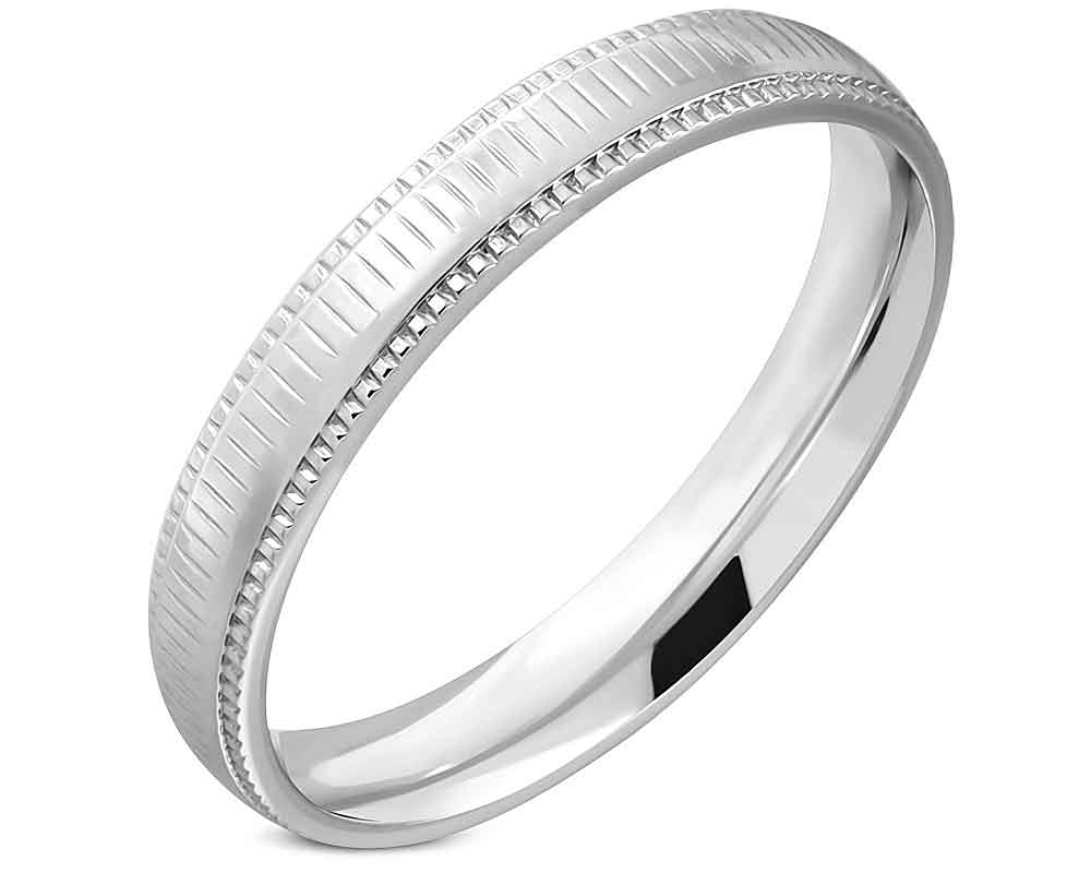 Stålring. Bredd cirka 4 mm.