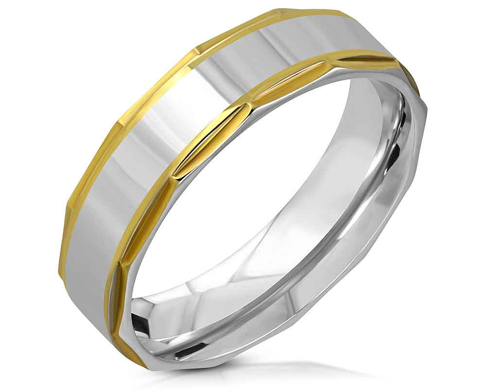 Snygg ring i stål.

<br><br><b>Design och finish:</b><br><br>

Slät, polerad yta som ger en stilren och tidlös look.
<br><br>
En klassisk ringprofil med måttlig bredd som passar lika bra till vardag som till mer formella tillfällen.
<br><br>
Snygg kombination av modern minimalism och maskulint uttryck, vilket gör den lämplig för både män och kvinnor som söker accessoar med attityd.
<br><br>
<b>Storlek och passform:</b>
<br><br>
Finns i flera storlekar (vänligen kontrollera tillgängliga storlekar i storlekstabellen).
<br><br>
Den raka ytan och stålmaterialet gör att ringen verkar något större än smala ringar vilket är ett idealiskt val om du vill ha ett mer markerat smycke.
<br><br>
Komfortpassform (inre kant är lätt avrundad) för bekväm daglig användning.
<br><br>
<b>Egenskaper:</b>
<br><br>
Allergivänlig. Rostfritt stål minimerar risken för hudreaktioner.
<br><br>
Underhållsfri vilket betyder att den inte behöver regelbunden putsning, bara torka lätt med en mjuk trasa för att bevara glansen.
<br><br>
Prisvärd accessoar med lång livslängd blir perfekta gåvor eller som ett stilfullt tillskott i din smyckesgarderob.
<br><br>
<b>Tillfälle:</b>
<br><br>
En elegant accessoar för kontoret, men lika passande på kvällsevenemang eller som vardagsring.

Utmärkt presentidé eftersom ringen är enkel men med karaktär. Ringen passar som gåva för födelsedagar, årsdagar eller bara “för att”-gåva.
<br><br>
<b>Tips:</b>
<br><br>
Matcha med andra accessoarer i stål eller kolfiber för ett enhetligt och modernt uttryck.

För en mer dramatisk effekt bär den tillsammans med en armlänk eller klocka i mörkt stål.

Kontrollera ringstorleken noggrant. Stålringar går inte att justera lika enkelt som mjukare material.