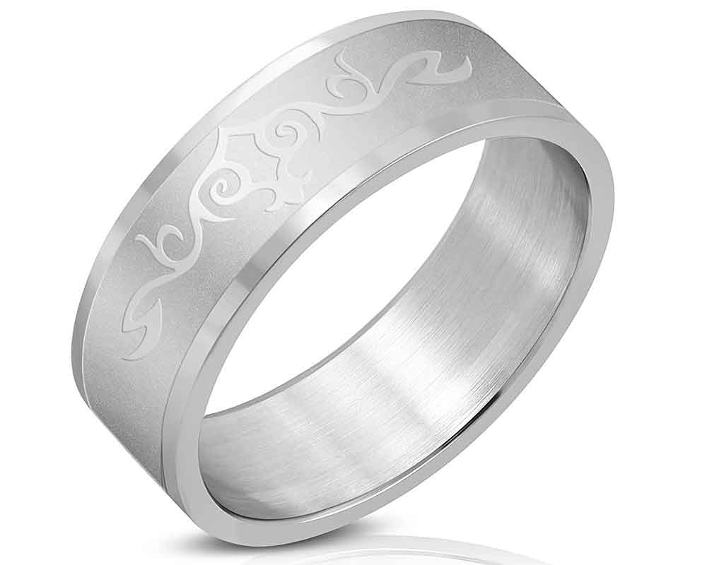 8 mm bred ring i stål. Höjd cirka 1.7 mm.