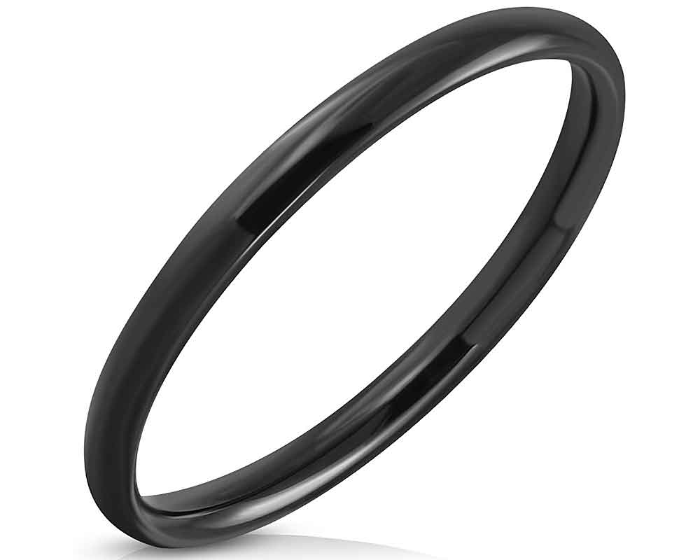 2 mm bred svart stålring.