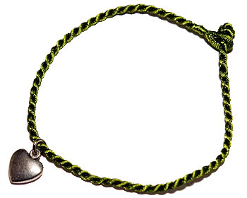 Grönt armband online. Längd cirka 16-17 cm.