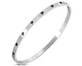 Stelt bangle armband. Omkrets cirka 20 cm, bredd cirka 4 mm.