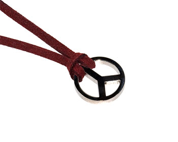Fredsmärke-halsband.
