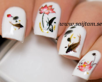 Nageldekaler med blommor.