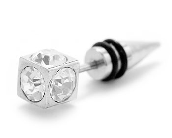 Fakepiercing på nätet. Tjocklek cirka 1.2 mm, längd cirka 6 mm.  Totallängd cirka 27 mm.