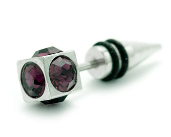 Fakepiercing till öra. Tjocklek cirka 1.2 mm, längd cirka 6 mm. Totallängd cirka 27 mm.