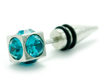 Fake öronpiercing. Tjocklek cirka 1.2 mm, längd cirka 6 mm. Totallängd cirka 27 mm.