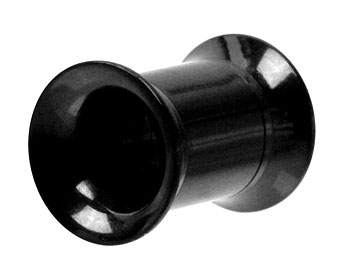 Liten tunnelpiercing. 6 mm.