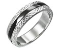 Ring i stål på nätet. Bredd cirka 6 mm.